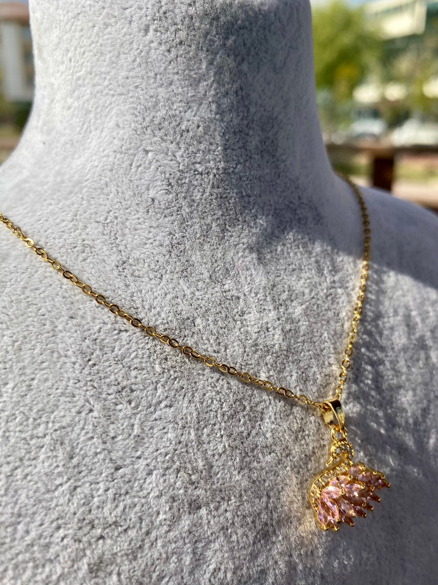 Çelik Pembe Kuğu Kolye