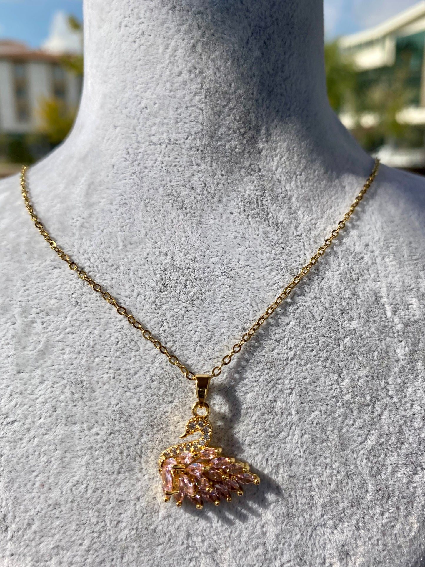 Çelik Pembe Kuğu Kolye